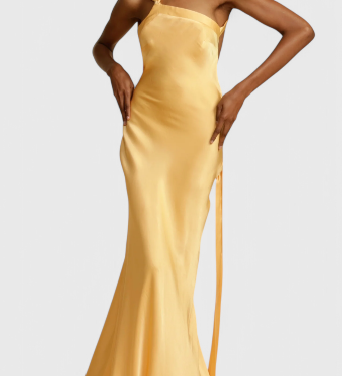 Lucra Vestido Maxi con Tirantes Diagonales y Espalda Descubierta