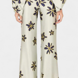 Sybella Conjunto de Dos Piezas con Hombros Descubiertos y Pantalones Amplios Estampados
