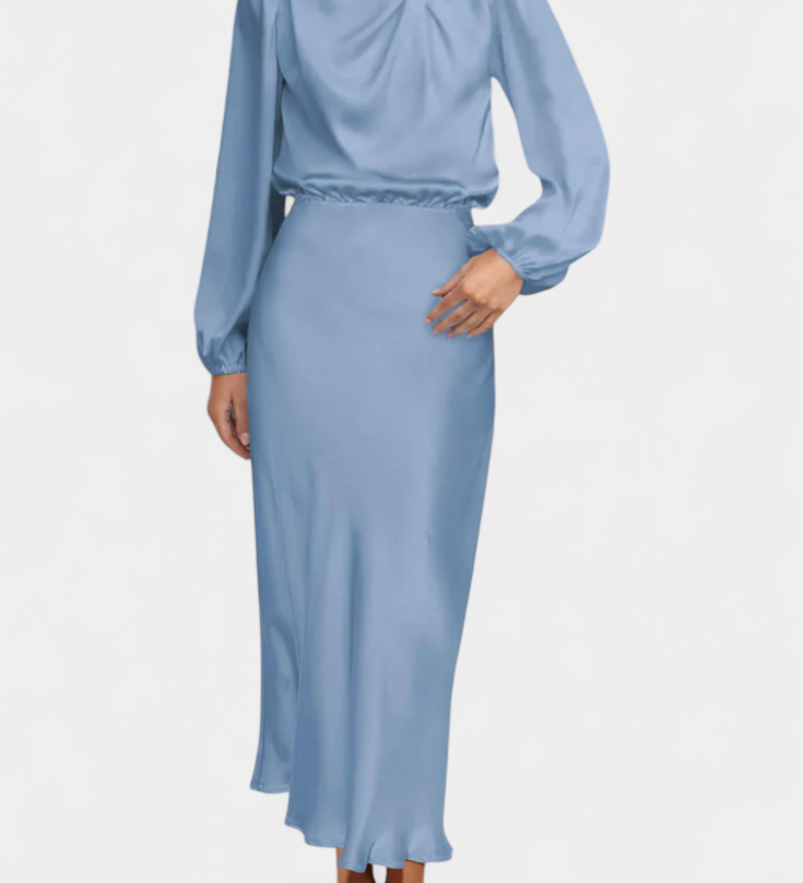 Cecila Vestido Maxi con Cuello Alto y Detalle Floral