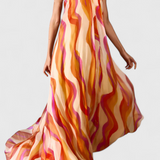 Remi Vestido Maxi Halter con Estampado Ondulado y Trenzado Elegante