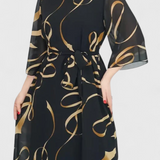 Amelie Vestido Midi Estampado con Cinturón y Corte Versátil