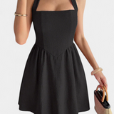 Kassandra Vestido Mini Halter con Espalda Abierta y Silueta Evasé