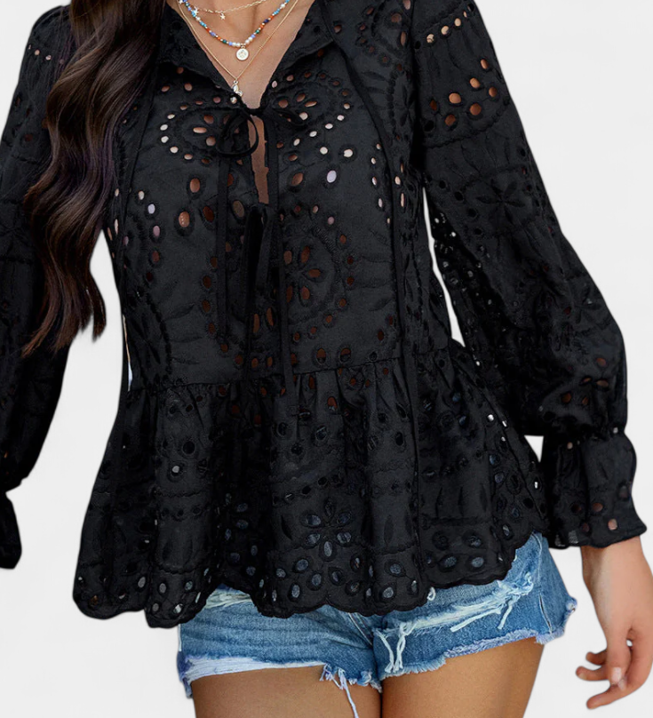 Kayden | Top Bohemio de Encaje con Corte Fluido